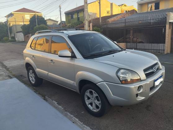HYUNDAI TUCSON 2.0 MPFI GLS 16V 143CV 2WD GASOLINA 4P AUTOMÁTICO HYUNDAI TUCSON 2.0 MPFI GLS 16V 143CV 2WD GASOLINA 4P AUTOMÁTICO
